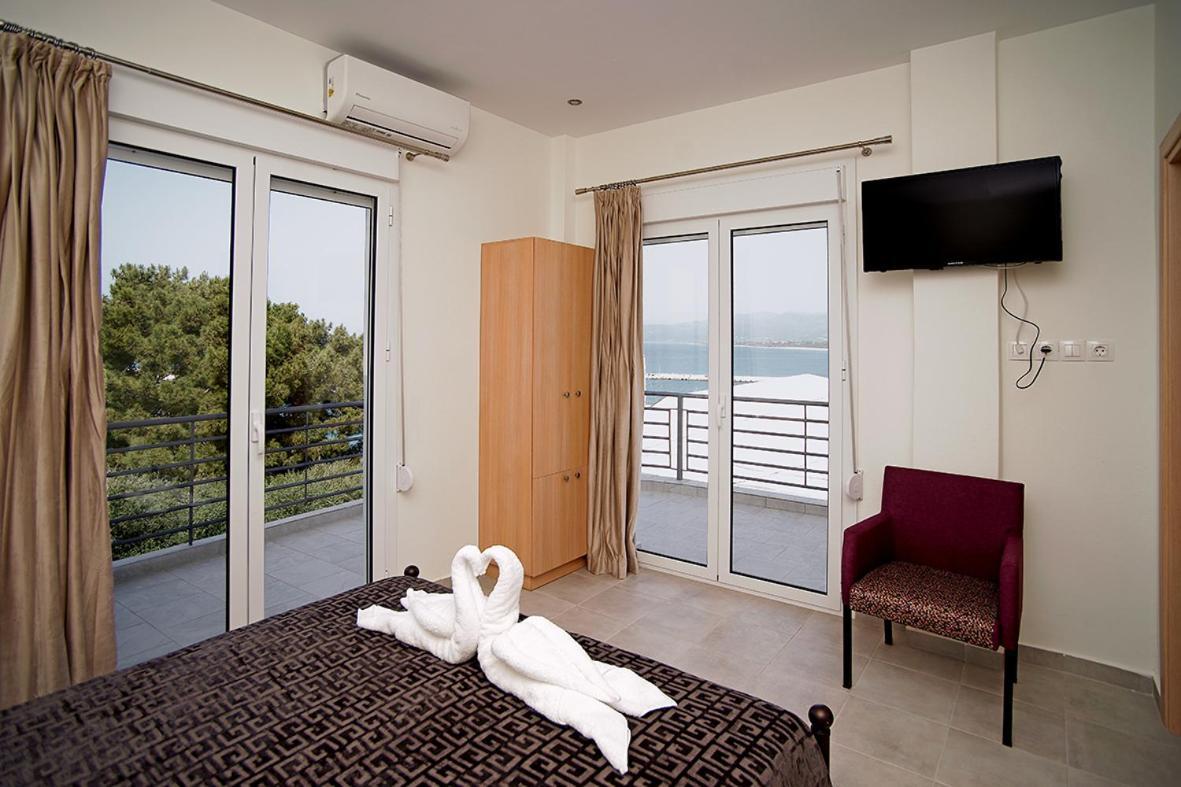 Karnagio Rooms Kyparissia Exterior foto